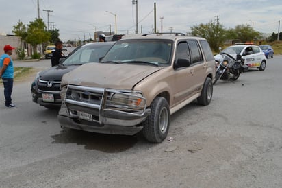 Daños. Ambas unidades quedaron con diversas afectaciones. (EL SIGLO DE TORREÓN) 