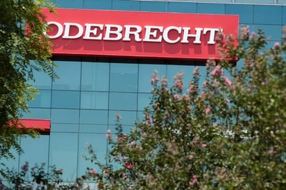 La ley también establece penas de hasta diez años de cárcel para los involucrados. El abogado de Odebrecht no respondió las llamadas de The Associated Press en busca de comentario. (AP)