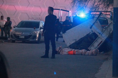 La representación social ordenó el levantamiento del cuerpo y su traslado a las instalaciones del Servicio Médico Forense. (EL SIGLO DE TORREÓN)