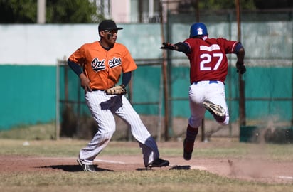 Los Orioles de Gómez Palacio se pusieron adelante tres juegos a uno en la final de la Liga Mayor. (Jesús Galindo)