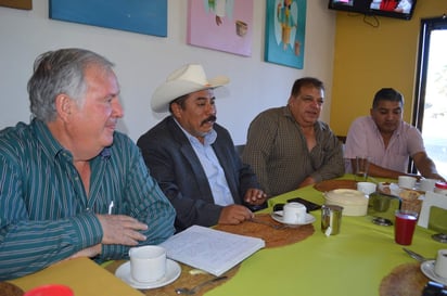 Los productores nacionales producen 31 millones de litros de leche diarios y de fórmulas o derivados lácteos otros 15 millones de litros. (EL SIGLO DE TORREÓN)