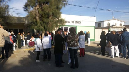 Esta mañana el personal del Hospital General de Madero se manifestó a las afueras de sus instalaciones. (EL SIGLO DE TORREÓN)