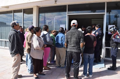 Solución. Habitantes de El Olivo fueron a la presidencia para que les resuelvan la falta de agua.   