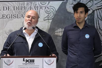 Propuesta.  Manuel Clouthier y Pedro Kumamoto, informaron que impulsan una iniciativa denominada '#Sin Voto No Hay Dinero'.