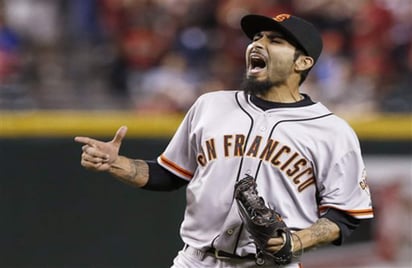 Sergio Romo suma nueve temporadas en Grandes Ligas, todas las había jugador con los Gigantes de San Francisco. (Archivo)