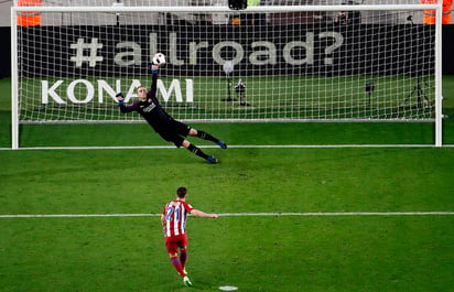 Kevin Gameiro falló un penal al minuto 79. (EFE)