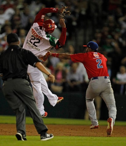 Con ventaja de una carrera en extra innings, Criollos de Puerto Rico obtienen su primer título en territorio mexicano. (EFE)