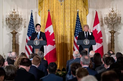 En una rueda de prensa conjunta en la Casa Blanca, Trudeau aseguró que Canadá 'continuará con su política de apertura hacia la inmigración y los refugiados'. (EFE) 