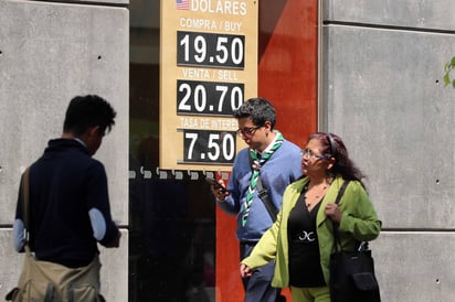 Apreciación. Aspecto de la cotización del peso frente al dólar en la sucursal de Banca Mifel. 