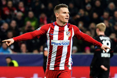 Kevin Gameiro brilló en el duelo ante Bayer Leverkusen. (EFE)