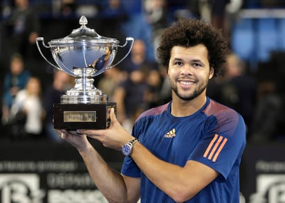 Jo-Wilfried Tsonga venció 6-4, 6-4 a Lucas Pouille y se coronó en el torneo de Marsella. (AP)