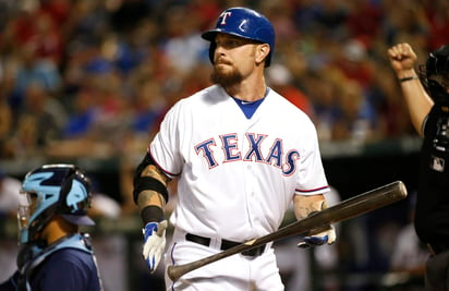 Josh Hamilton no jugó la temporada pasada y en el 2015 solo participó en 50 partidos. (Archivo)