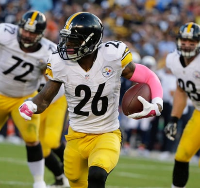 Le’Veon Bell obtuvo mil 894 yardas totales y anotó en nueve ocasiones la temporada recién terminada. (Archivo)