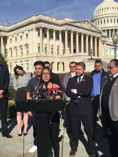 Apoyo. Los hijos de Guadalupe García fueron al Capitolio.