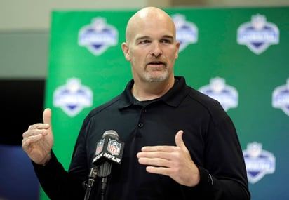 Dan Quinn, entrenador en jefe  de los Falcons de Atlanta. (AP)