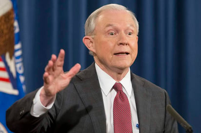 En un comunicado paralelo a su intervención ante los medios, Sessions detalló haber decidido 'inhibirse de cualquier investigación existente o futura'. (EFE)