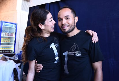 La pareja de laguneros conquistó la XXIX edición del Maratón Lala. (EL SIGLO DE TORREÓN) 