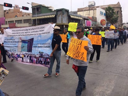 La movilización partió de la Plaza de Armas hasta la Plaza Mayor de Torreón. (ANGÉLICA SANDOVAL) 