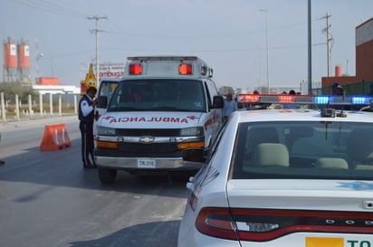 Trabajadores de la zona aseguraron que el vagón se encontraba detenido con varios migrantes encima, pero de forma repentina vieron caer al hombre desde un costado. (ARCHIVO)