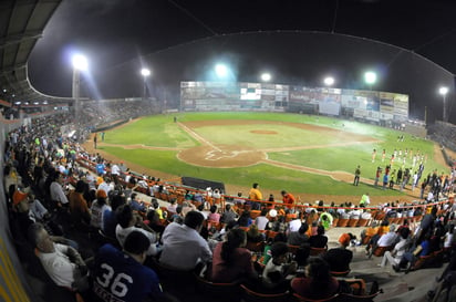 A pesar de tener altibajos en las primeras temporadas en las que se unieron al circuito veraniego de pelota, el Estadio Revolución, actualmente es el más viejo que sigue funcionando.