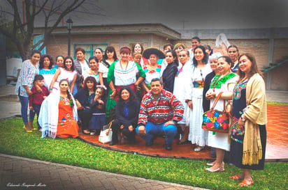 Asistentes a la celebración del Día Internacional de la Mujer, bajo la temática “Nuestras Raíces”.