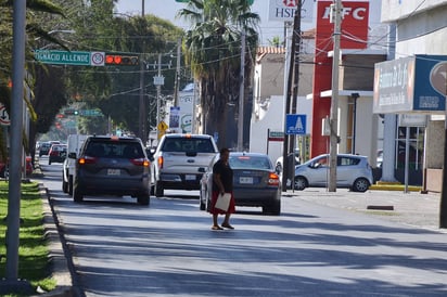 Fines de semana. De jueves a sábado es cuando más personas visitan, tanto el Distrito Colón como el Paseo Morelos. Se calcula que el promedio es de 10 mil cada semana. (EL SIGLO DE TORREÓN)