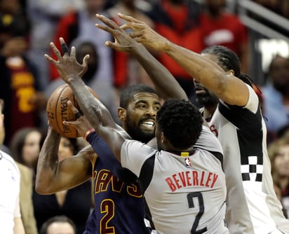 Harden guía a Rockets a triunfo sobre Cavaliers