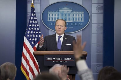 Spicer argumentó que Trump no necesariamente se refería a un 'pinchazo telefónico' como tal, sino a actividades de 'vigilancia' en general. (EFE)