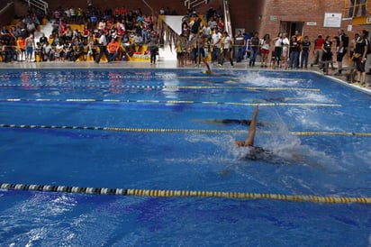 Un gran ambiente se vivió en la jornada inaugural del serial de academias de natación de La Laguna, en la alberca del Cumbres - Alpes. Jefferson-Angelus triunfa en el inicio del serial de natación