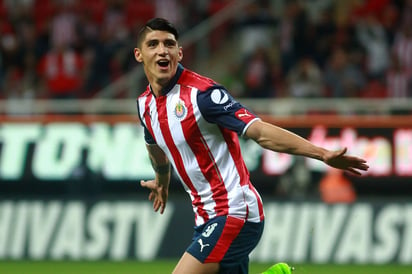 Alan Pulido marcó el primer tanto de Chivas con un golazo. (Jam Media)