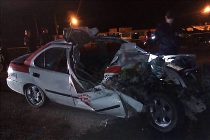 Mortal. El vehículo en el que viajaban los cuatro jovencitos quedó destrozado de todo el frente.