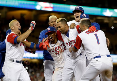 La selección de Puerto Rico venció 4-3 en 11 entradas a Holanda para conseguir el boleto a la final del Clásico Mundial de beisbol. (AP)