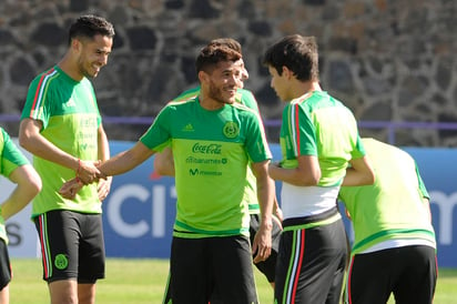 Jonathan dos Santos durante uno de los entrenamientos de la Selección Mexicana de futbol. Dos Santos valora la concentración