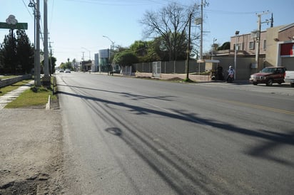 Terminan. Con la colocación de señalética horizontal y vertical concluyeron trabajos de pavimento en la calle Cobián. (Ramón Sotomayor)