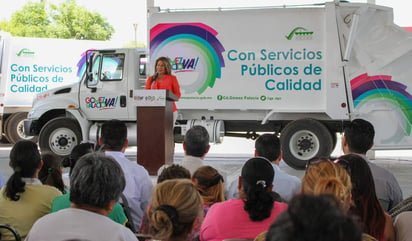 La alcaldesa señaló que con la llegada de esta nueva empresa habrá un mejor servicio de limpieza para los gomezpalatinos. (EL SIGLO DE TORREÓN)