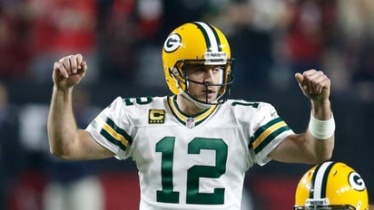 Aaron Rodgers tuvo un gran 2016 con 40 pases de anotación y solo 7 intercepciones. (Archivo)