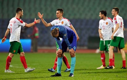 Holanda perdió 2-0 ante Bulgaria y ya es cuarto lugar en su grupo. (EFE)