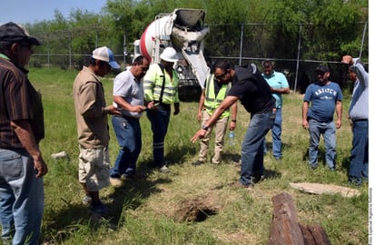 A tapar el pozo. A tres días de haberse fugado 29 reos por un túnel en el penal de Ciudad Victoria, ayer por la tarde autoridades penitenciarias lo sellaron con cemento.