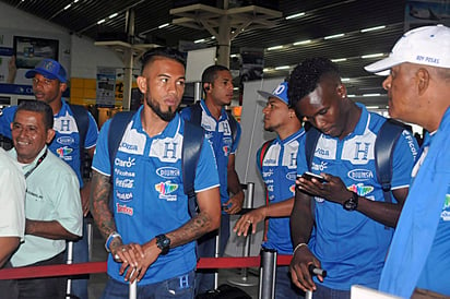 En la víspera del partido contra Costa Rica el entrenador de Honduras, el colombiano Jorge Luis Pinto, y varios de los jugadores, le pidieron a los aficionados hondureños que también les apoyen mañana, cuando esperan revertir la inesperada paliza ante Estados Unidos.
