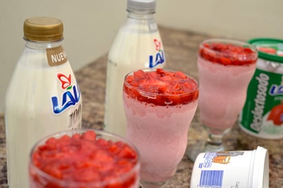 Nieve de fresa con Yoghurt y Crema Deslactosada Lala