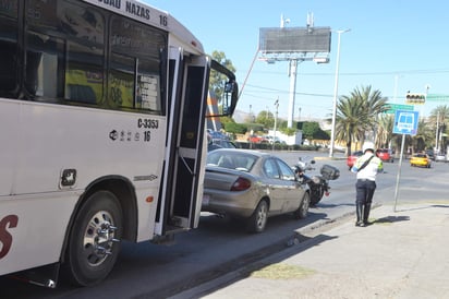 Choca con auto