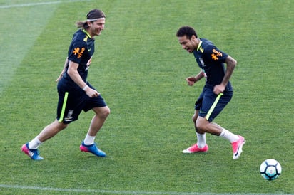 Jugadores de la selección de Brasil en el entrenamiento en el arena Corinthians en Sao Paulo, Brasil, antes de medirse a Paraguay. (EFE)