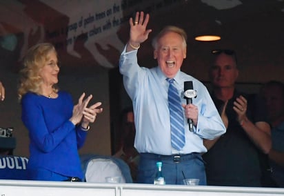 Vin Scully narró 67 temporadas de los Dodgers de Los Ángeles, se retiró el año pasado. (AP)