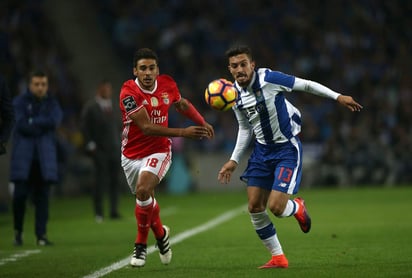 Benfica es líder de la Primeira Liga con 64 puntos, mientras que Porto lo sigue con 63. (Archivo)