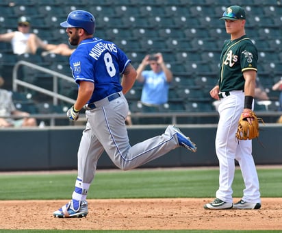 Mike Moustakas es uno de los elementos clave de Kansas City que será agente libre en 2017. (AP)