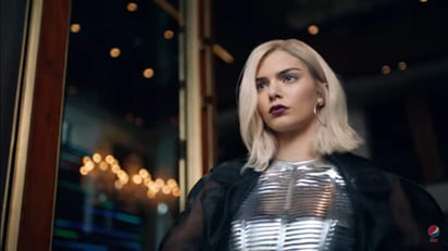 Jenner es la más reciente celebridad en protagonizar un video de 'Live for Now Moments' de Pepsi. (ESPECIAL)