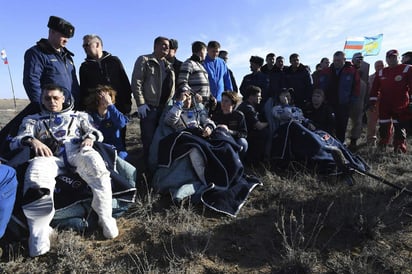 En la cápsula regresaron a la Tierra los cosmonautas rusos Andréi Rízhikov y Serguéi Borisenko, y el estadounidense Robert Shane Kimbrough. (EFE)