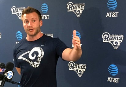 Sean McVay, entrenador en jefe de los Rams, durante una rueda de prensa en el primer día de entrenamientos voluntarios del equipo. (AP)