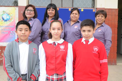 Ganadores. Los tres estudiantes avanzan a la etapa estatal de la olimpiada que se desarrollará en Saltillo el próximo 20 de mayo. (EL SIGLO DE TORREÓN) 