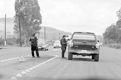 Extorsión. Los retenes de revisión en las carreteras y la ciudad se prestan a veces para la extorsión.